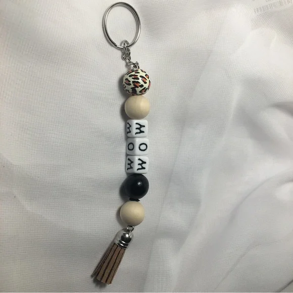 MOM Keychain 💜 - Picture 2 of 6